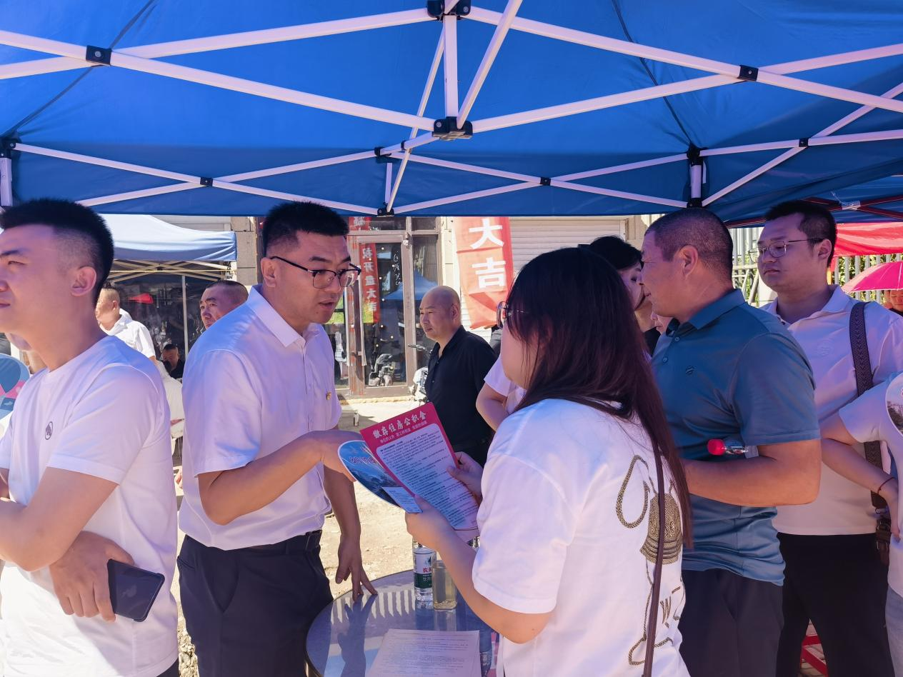 市住房公积金管理中心深入东艺朗悦项目开展贷款新政宣讲及现场解答活动